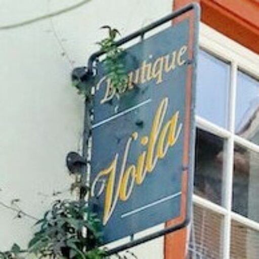 Voila Boutique Logo