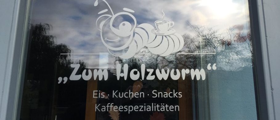 Café zum Holzwurm Café Logo