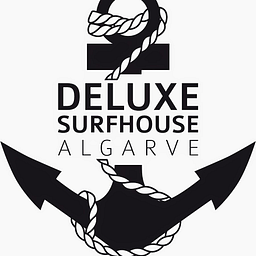 Deluxe Surfhouse Logo